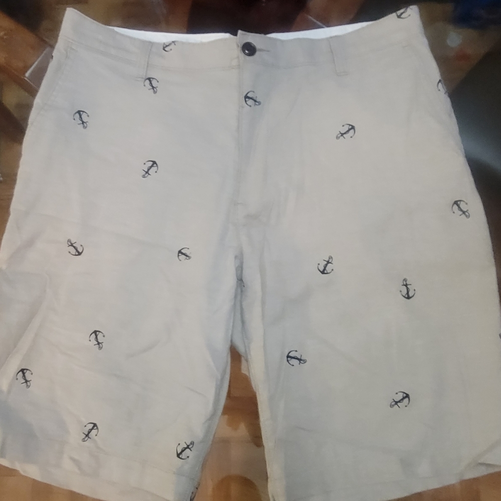 MENS DOCKERS SHORTS/ANCHOR DESIGN  SIZE 33